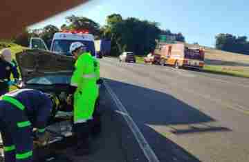 Guaraniaçu – Colisão entre carro e caminhão é registrada próximo a entrada da comunidade do Guaporé